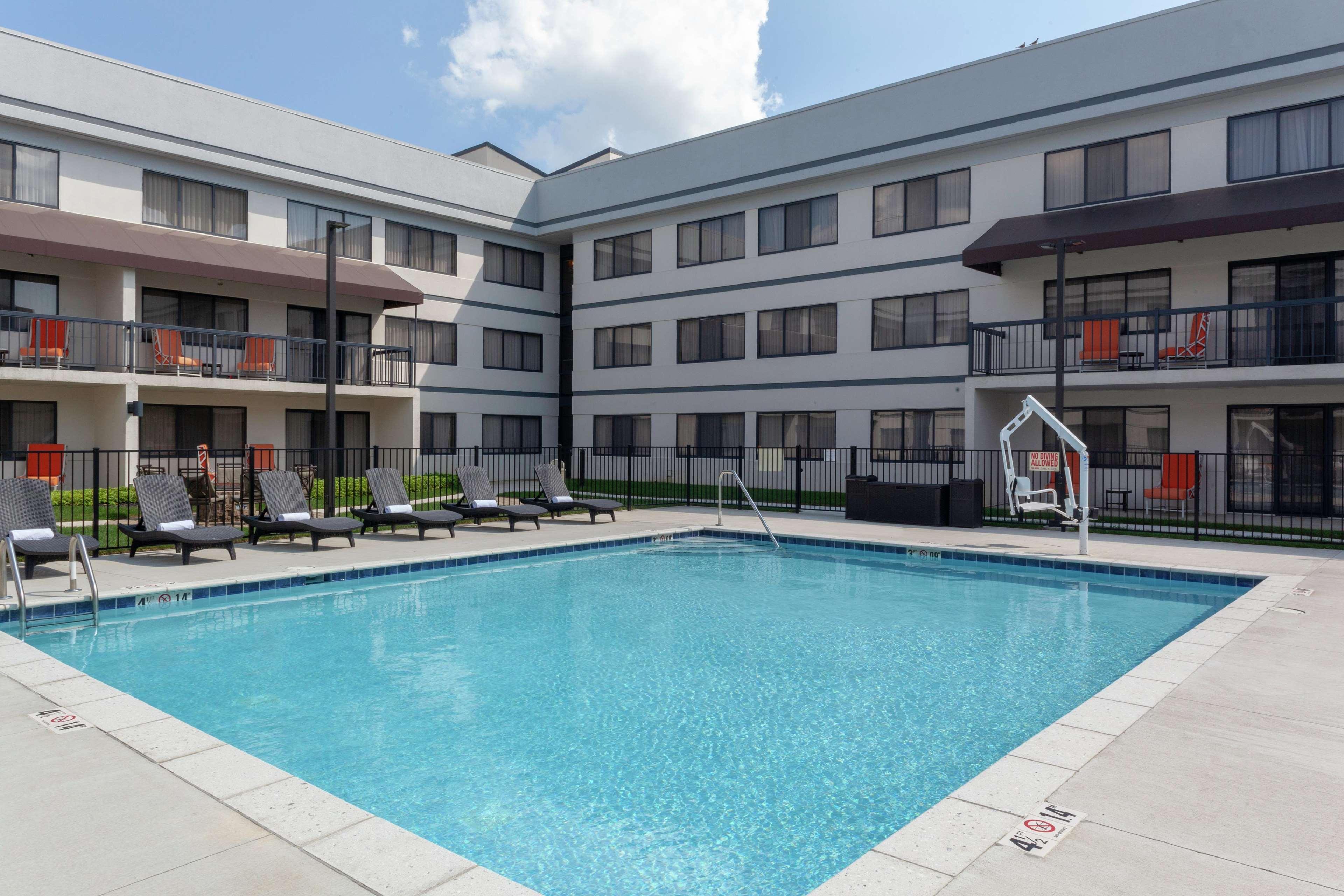 Doubletree Suites By Hilton Dayton/Miamisburg Exterior photo